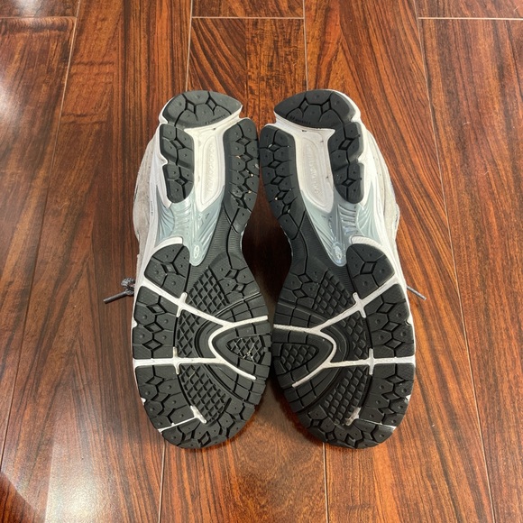 New Balance Gray 2002R Sneakers - Picture 5 of 7